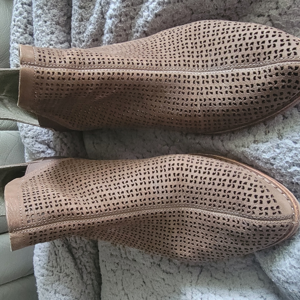 Vince Camuto Women's Tan Ankle Boots